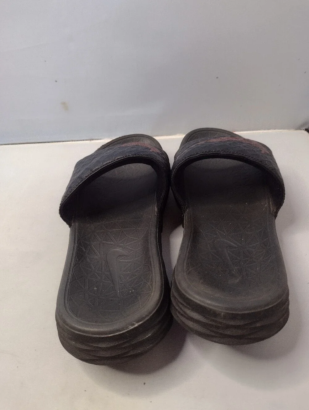 Nike Benassi Solarsoft Slides Sandals  Men's Size 7 Gray Black 705474-091 B7